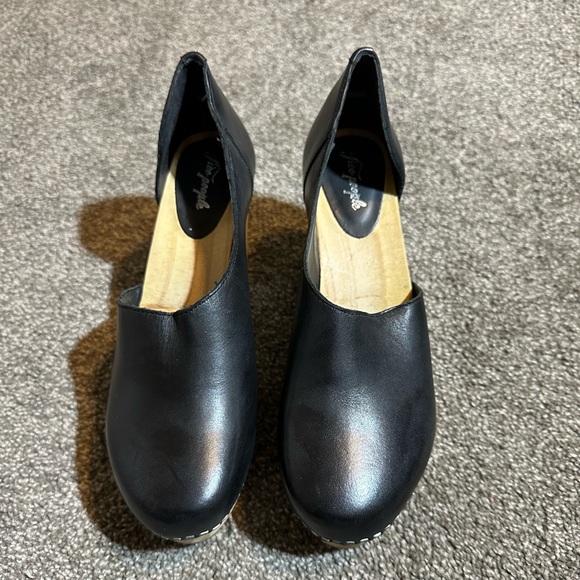 Free People / Genuine Leather Wooden Clogs / EU 37 (US 7) - Picture 3 of 11